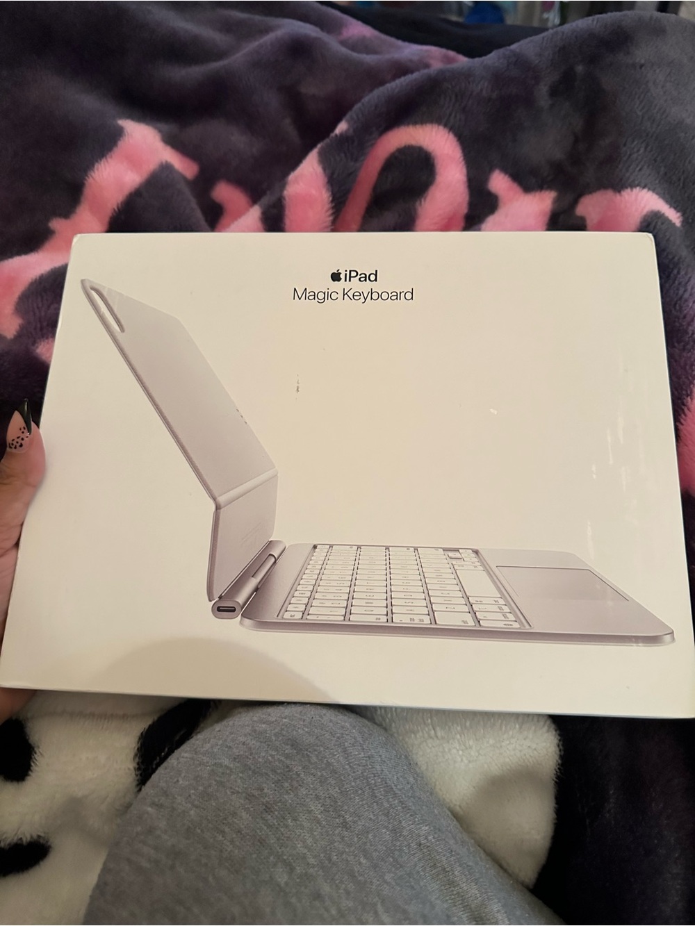 Apple ipad Magic Keyboard - White and Silver Packaging